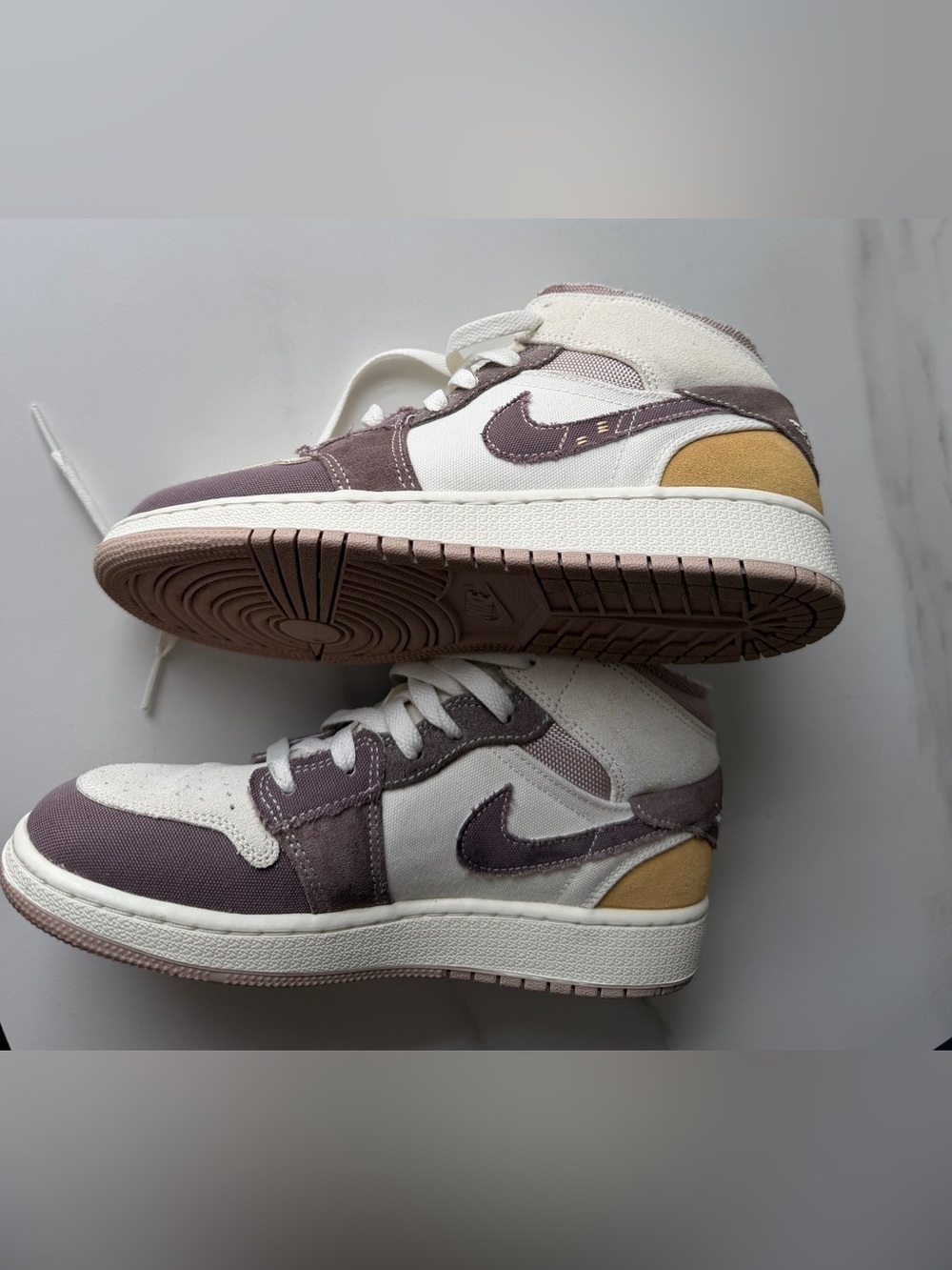 Air Jordan 1 Mid Se Craft Gs Inside Out Taupe Haze DZ4466-102 - Picture 2 of 12